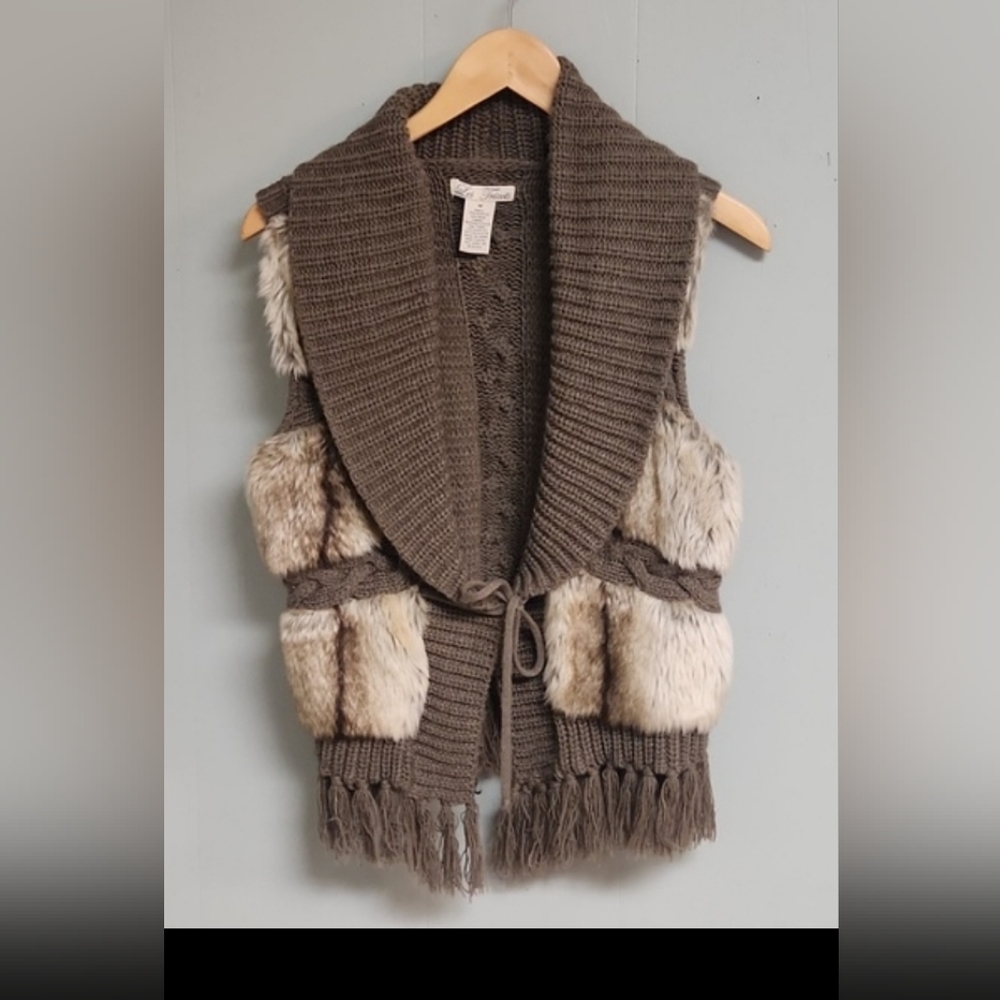 Les Tricots 30%Wool  Faux Fur  Size M Fringe on bottom NWOT Tie Front.